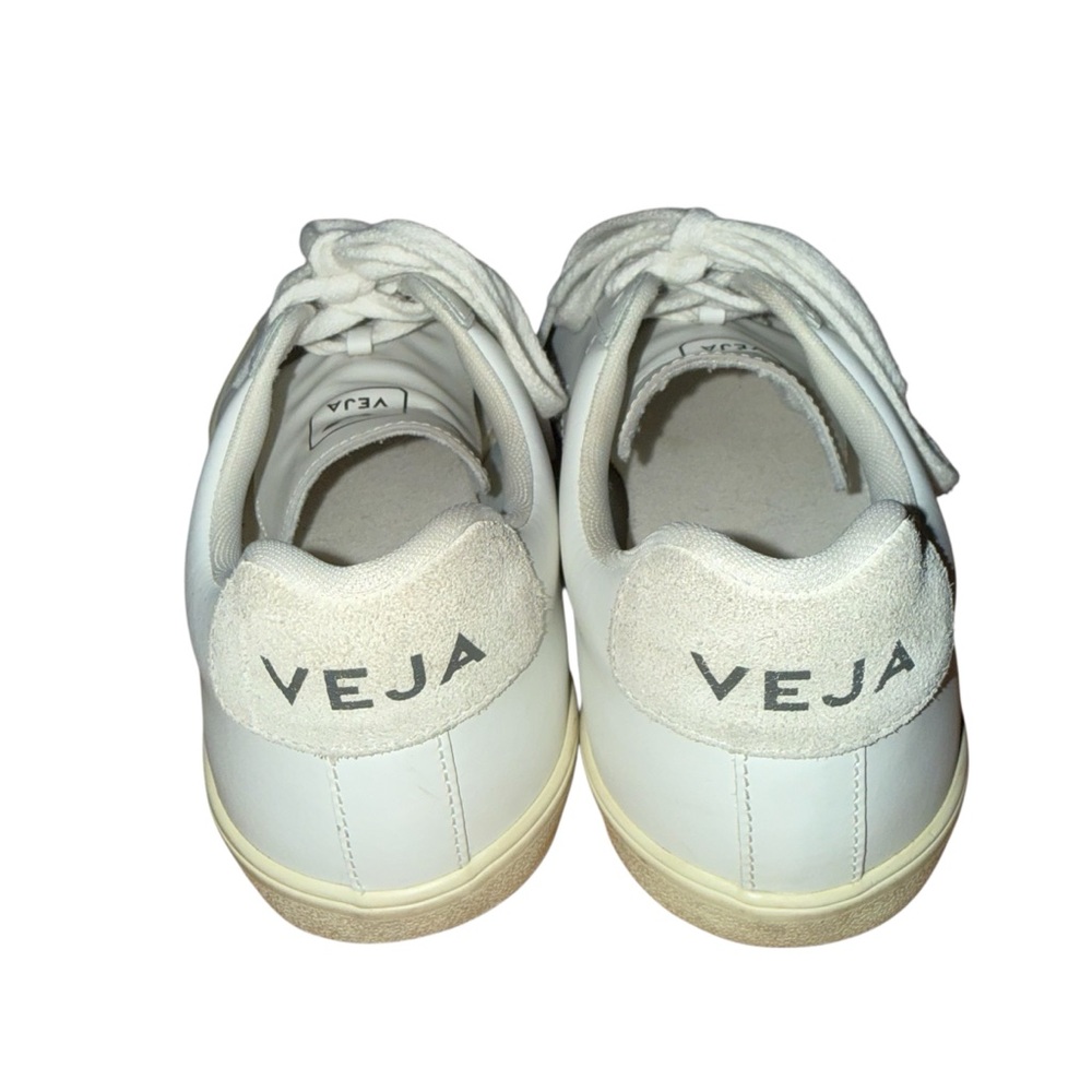 Veja Sneakers - Picture 4 of 6